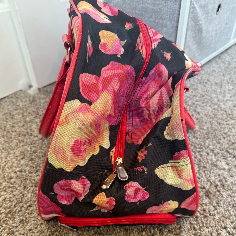 Gloria Vanderbilt Black and Red Floral Travel Bag - Picture 2 of 6